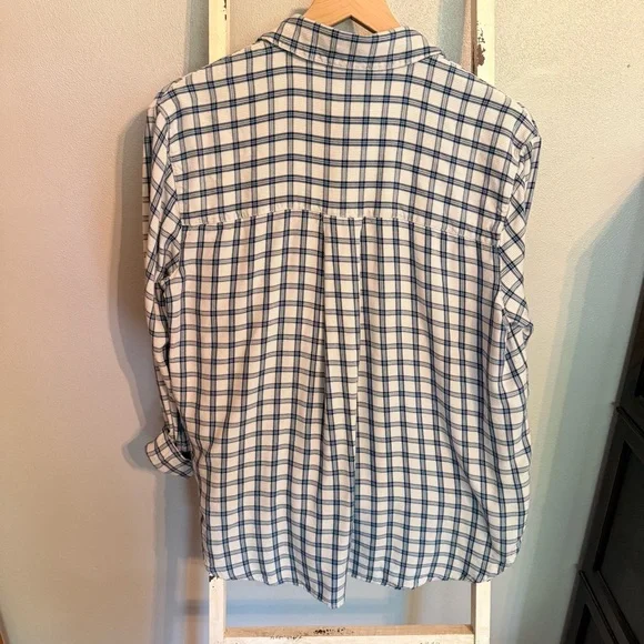 Women’s Treasure & Bond Boyfriend Fit Size M Blue Checkered Button Up Soft Shirt - Picture 5 of 9